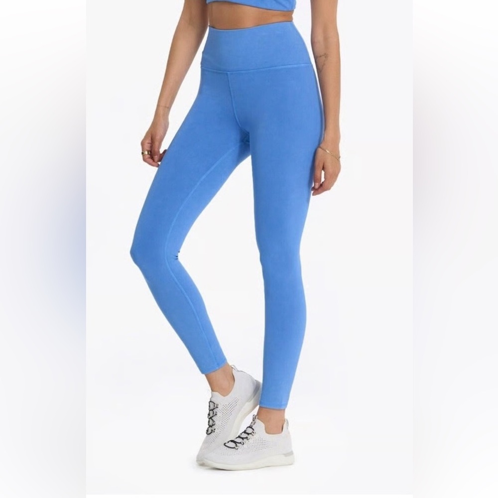 Vuori leggings in washed cerulean blue